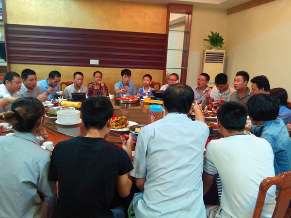 深圳鴻凱運(yùn)塑膠模具廠家.jpg 深圳鴻凱運(yùn)塑膠模具廠家.jpg