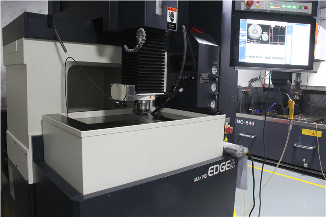 牧野鏡面火花機(jī).jpg 牧野鏡面火花機(jī).jpg