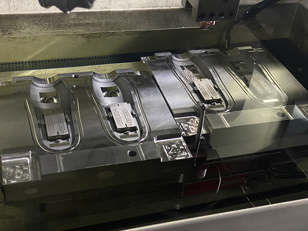 溫槍精密注塑模具 4.jpg 溫槍精密注塑模具 4.jpg