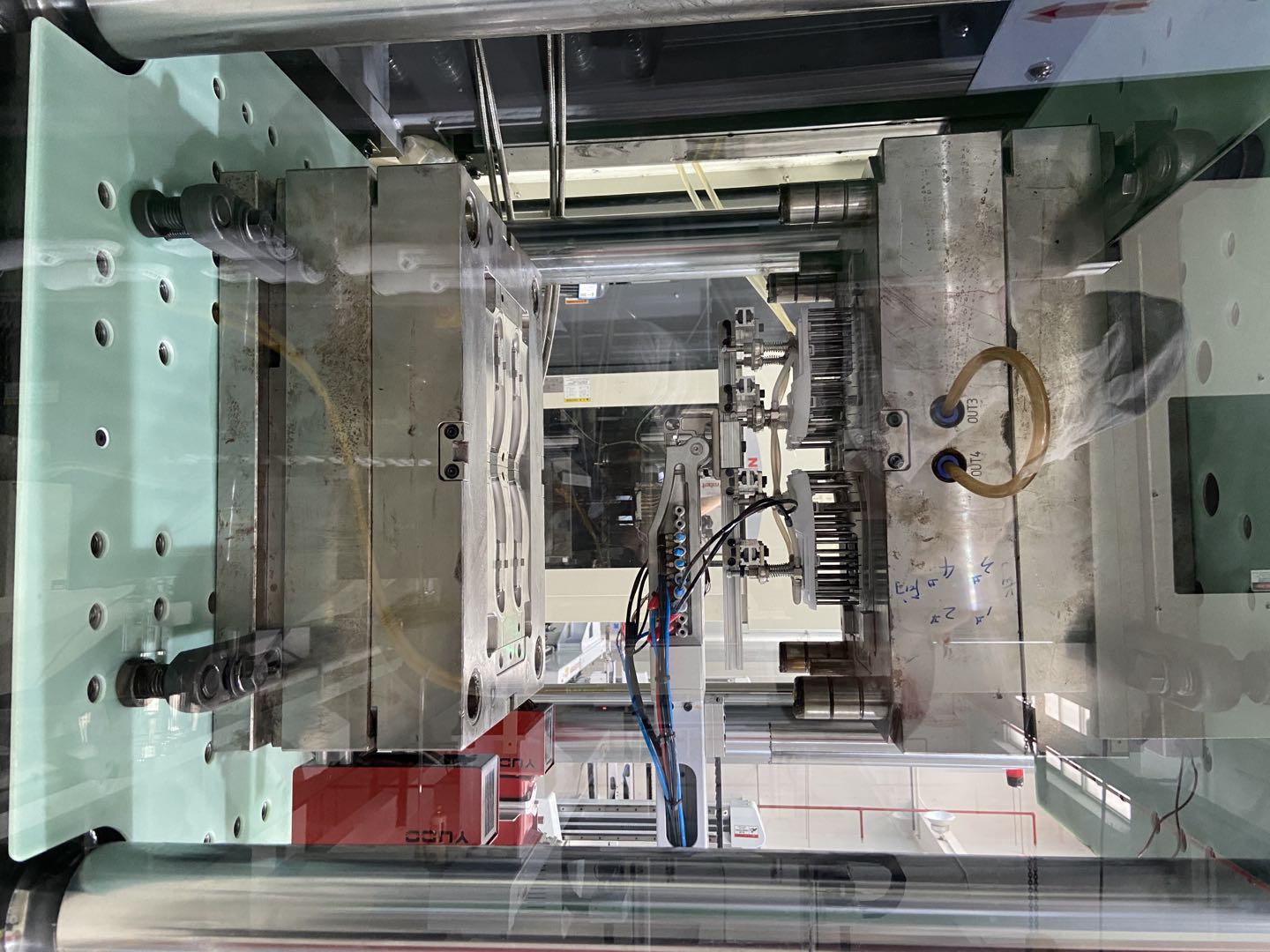 高速機(jī)注塑加工.jpg 高速機(jī)注塑加工.jpg