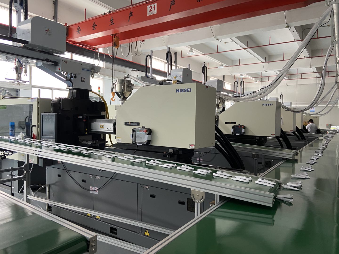 日精高速機(jī)注塑加工.jpg 日精高速機(jī)注塑加工.jpg