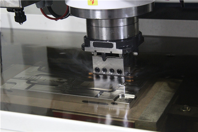 牧野鏡面火花機 牧野鏡面火花機